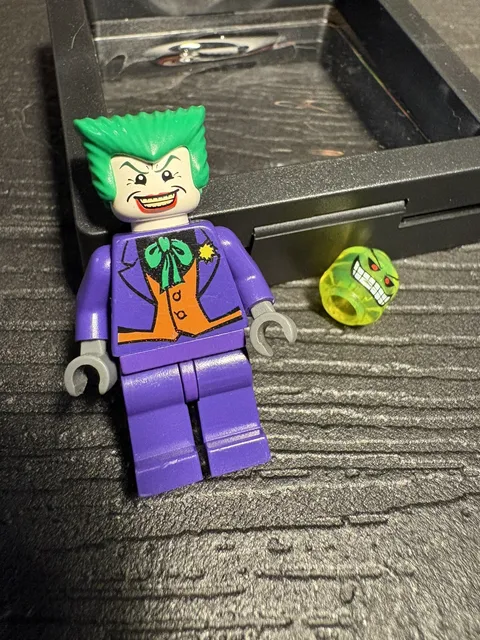 Official LEGO 2006 Joker from sets 7782. plus 2 bonus items! 