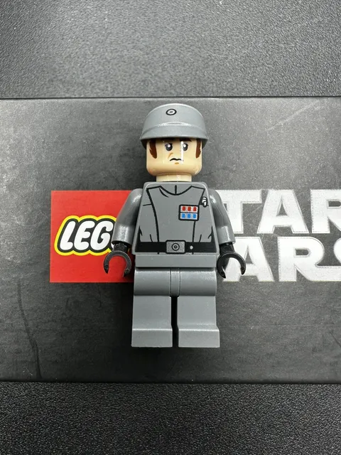 Lego Imperial Officer 75055 Captain - Commander Star Wars Minifigure