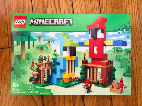 *NEW* LEGO Minecraft The Parrot Houses 21282