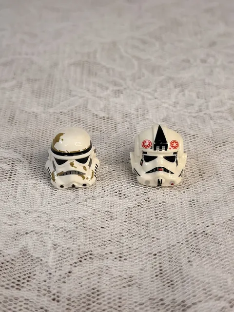 LEGO Star Wars Stormtrooper 2 Chin Holes - Imperial AT-AT Driver Pilot Helmets