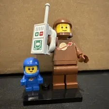 LEGO Series 24 CMF 71037 - Brown Astronaut w/ baby
