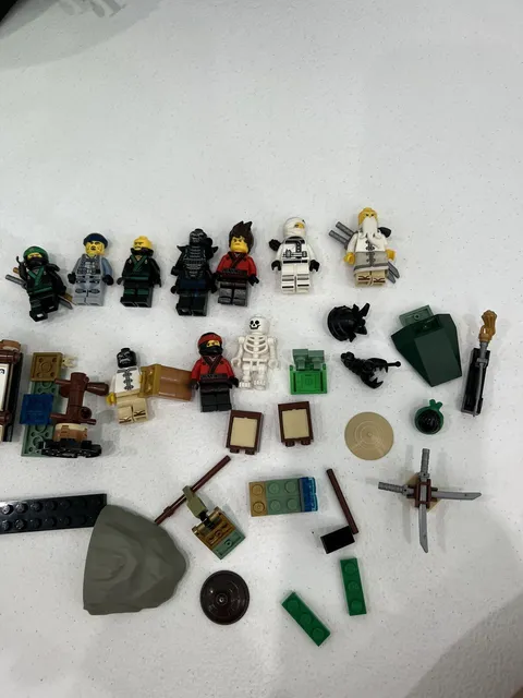 lego ninjago minifigures LOT plus Accessories