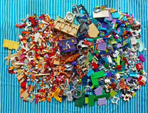 LEGO Bulk Lot Mixed Bricks and Pieces Assorted Colors 11 lbs Pounds Loose