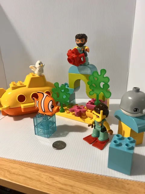 LEGO Duplo 10910 Adventure Yellow Submarine Building Kit Scuba Diver Figures Lot