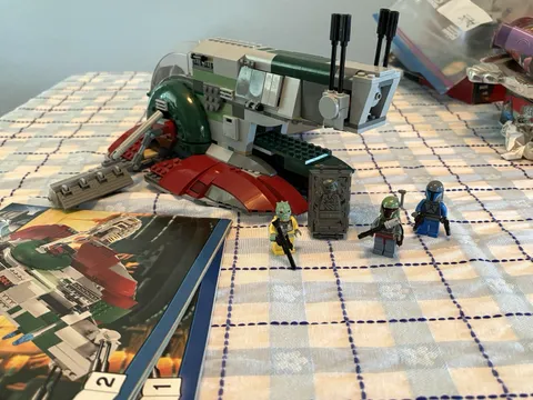 Lego Star Wars Set 8097 - Slave 1 ; Includes 3 Mini-figures (AND A BONUS!)