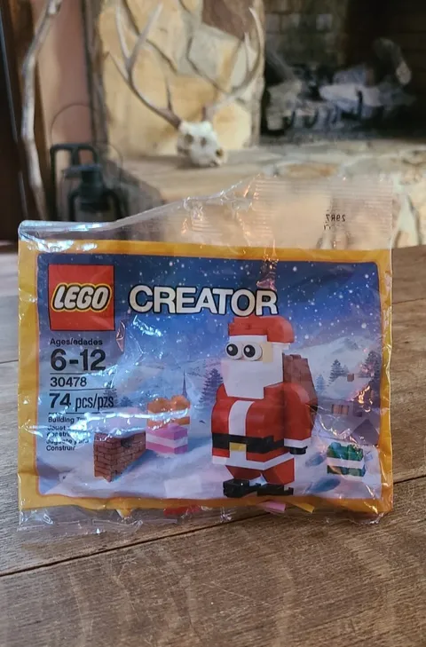 NEW LEGO Christmas SANTA CLAUS Jolly Santa RETIRED 30478 Stocking Stuffer