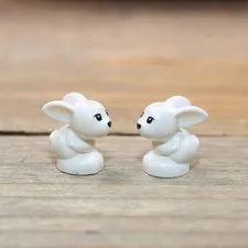 LEGO White Baby Bunny Rabbit Sitting Black Eyes 18852pb01 Qty 2