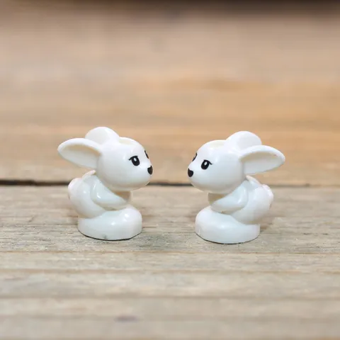 LEGO White Baby Bunny Rabbit Sitting Black Eyes 18852pb01 Qty 2
