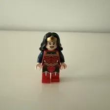 LEGO | DC Super Heroes - Exclusive Wonder Woman Minifig With Lasso