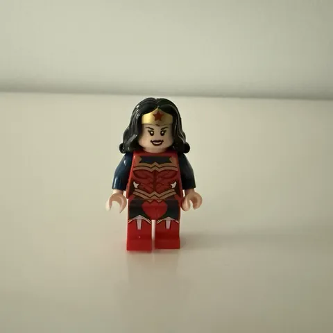 LEGO | DC Super Heroes - Exclusive Wonder Woman Minifig With Lasso