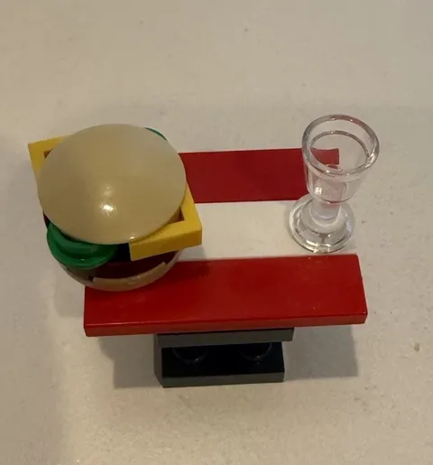 LEGO® Minifigure Picnic Table Marvel 2021 Advent 76196 Day 6