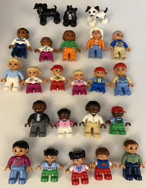 Lego DUPLO Families: African American, Latino, Caucasian, Grandparents -23 Piece