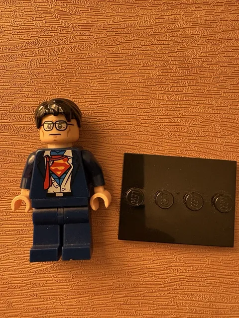 LEGO Super Heroes Clark Kent Minifigure Superman DC Batman 2  Used