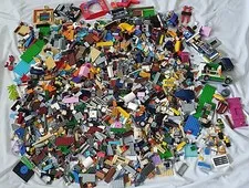 LEGO MIXED LOT Bricks and Pieces Plus Minifigures ~ 8 Pounds