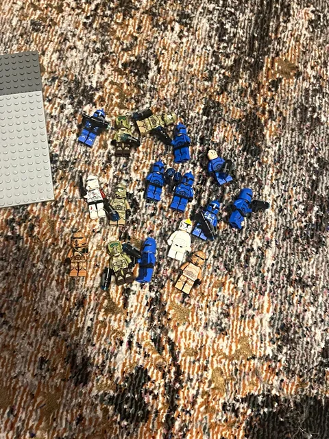 LEGO Star Wars Clone Trooper Minifigure Lot w/ Helmets & Weapons