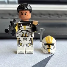 LEGO Star Wars Clone Trooper Minifigure w/ Helmet & Blaster Accessories