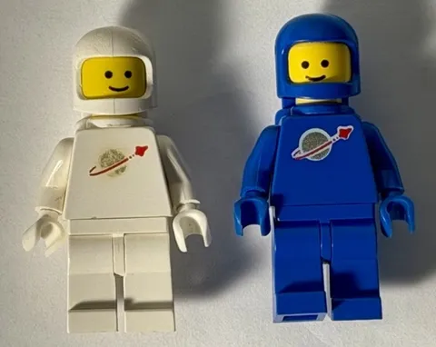 Lot of 2 LEGO Vintage Classic Blue & White Spaceman Minifigure w Tank & Helmet!!