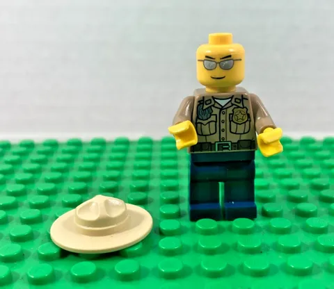 LEGO MINIFIGURE CITY FOREST POLICE USED CTY0260 ONLY USED IN SET 4436