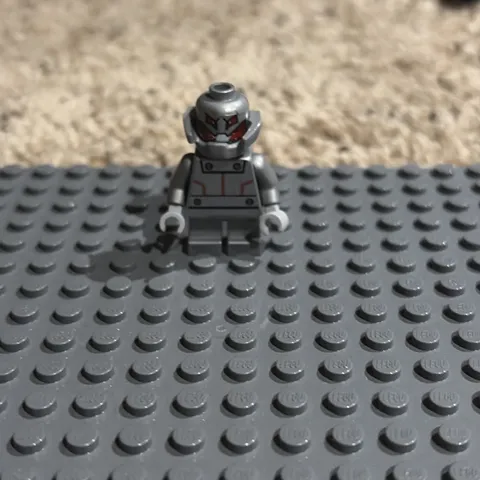Ultron Prime Avengers Super Hero LEGO Minifigure (cracks under arms)