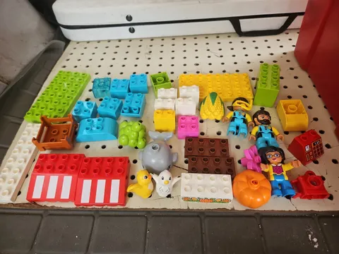 Lot of 37 LEGO DUPLO Pcs.  SCUBA Man Woman in Suit w/ WHALE, Bird, Chick. Misc 