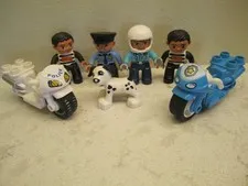 lot 5 LEGO Duplo figures  Police and bad guys including 2 motor bikes