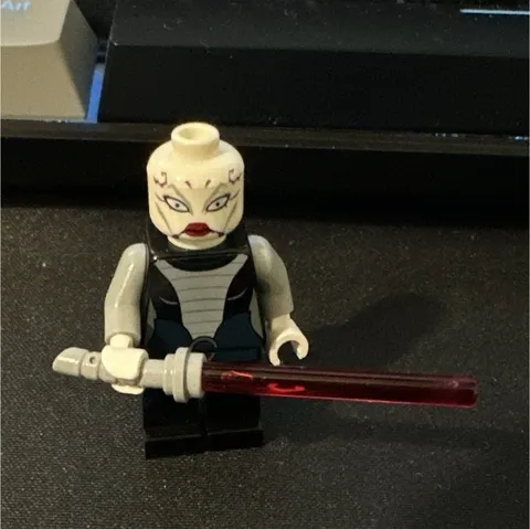LEGO Asajj Ventress Minifigure White Head Black Outfit w/ Red Lightsaber