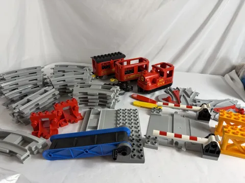Lego duplo motorized train, passenger car and tracks - WORKS from set 10874