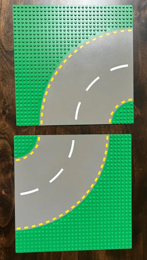 LEGO Baseplates 32 x 32 Curved Road with Yellow and White Dashed Lines 4109 RARE
