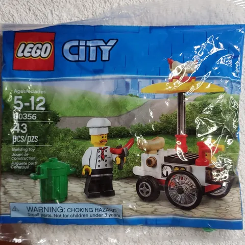 LEGO City 30356 Hot Dog Stand Polybag 43 Pieces Age 5-12 Hot Dog Vendor