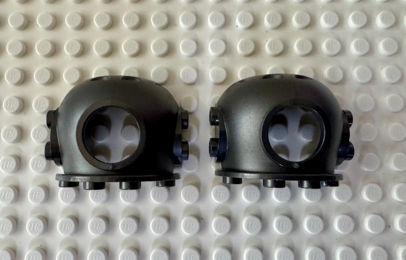 LEGO Panel 4 x 2 x 2 2/3 Round with Circular Hole and Studs on Sides 5271 Qty 2