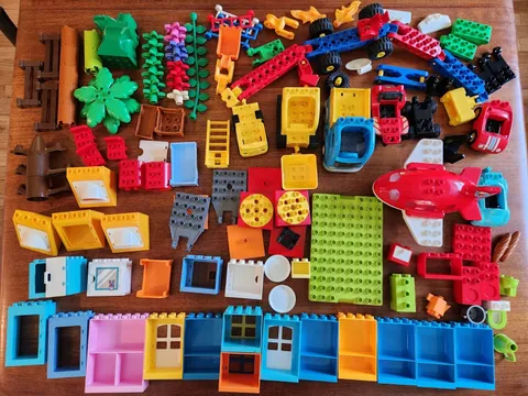 Lego Duplo 6lb 10oz mixed lot vehicles, house pieces, vegetation