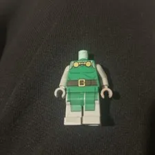 LEGO Marvel Super Heroes Dr. Doom Minifigure Set 76005 READ 