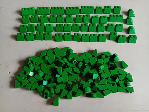 LEGO BULK LOT 162 GREEN ROOF SLOPES BRICKS 45° 2X1 2X2 2X4