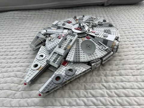 LEGO Star Wars Millennium Falcon 75257 - Built with Minifigures