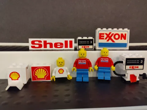Vtg Lego Shell Exxon Gas Station Minifigures Signs Gas Pump 