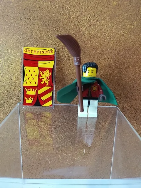 LEGO Harry Potter minifigure of Oliver Wood from the Quidditch Match sets