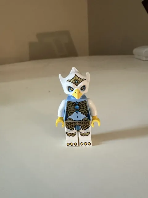 Eris minifigure Lego Chima no armor, no wings.