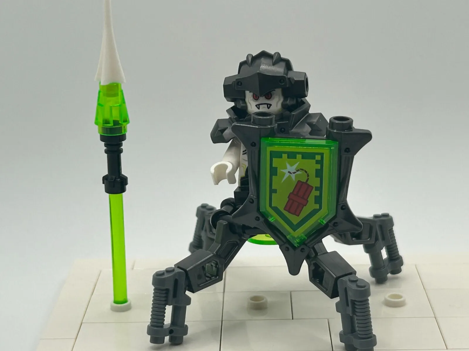 LEGO Cezar minifigure with shield and spear Nexo Knights 72001 nex142