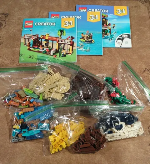 LEGO CREATOR: Surfer Beach House (31118) Adult Owned/Complete 
