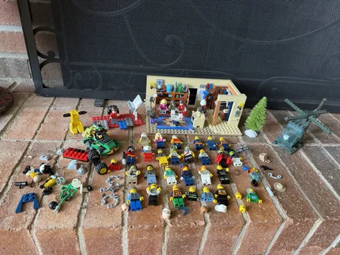 Lego The Big Bang Theory Set 21302 Figures Lot Parts Star Wars City Space Ninja