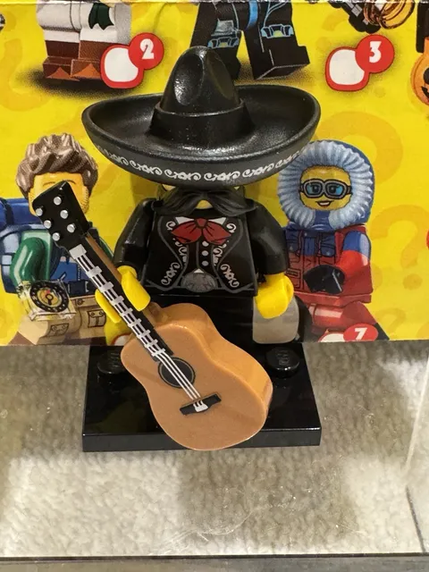 Lego Mariachi minifigure Guitar Series 16 Leaflet Baseplate