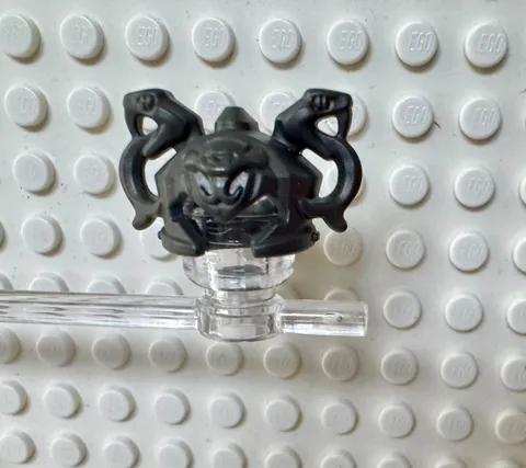 LEGO Minifigure Headgear Helmet Ninjago with Cheek Protection and 2 Snakes 24586