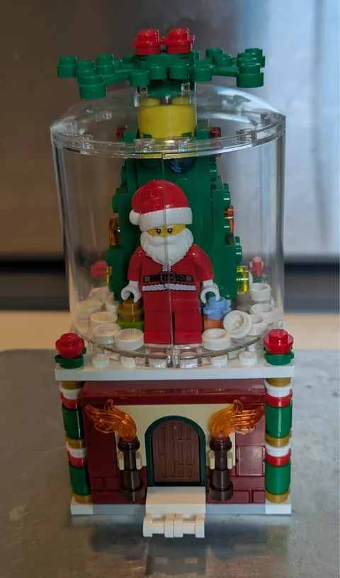 Lego 40223 SANTA SNOWGLOBE No Box No Manual ASSEMBLED & COMPLETE 2016 Retired