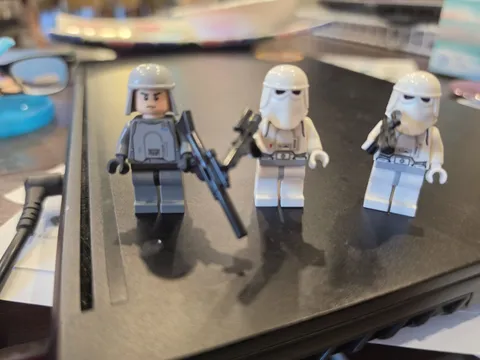 Lego Star Wars Minifigure Bundle From Set 8084 Storm Trooper Battle Pack