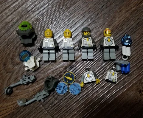 Lego Exploriens Minifigures & Accessories Lot 