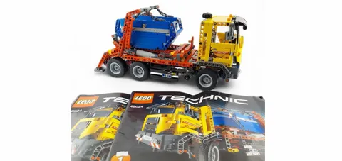 LEGO TECHNIC: Container Truck (42024) w/ instructions