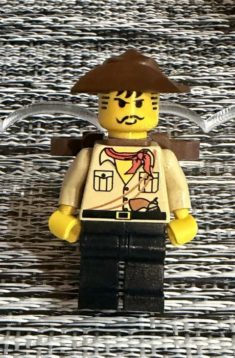 This is a vintage LEGO Johnny Thunder originally released in 1998–1999.