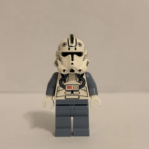 LEGO Star Wars Clone Trooper V-Wing Pilot (couple scuffs on left side)