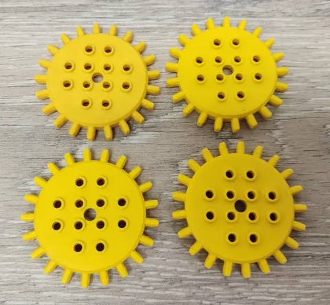 Lego 742 Yellow Samsonite Technic 21 Tooth Gear Lot Of 4
