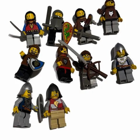 LEGO lot of castle minifigures. 10 vintage crusaders, forestmen, & Accessories